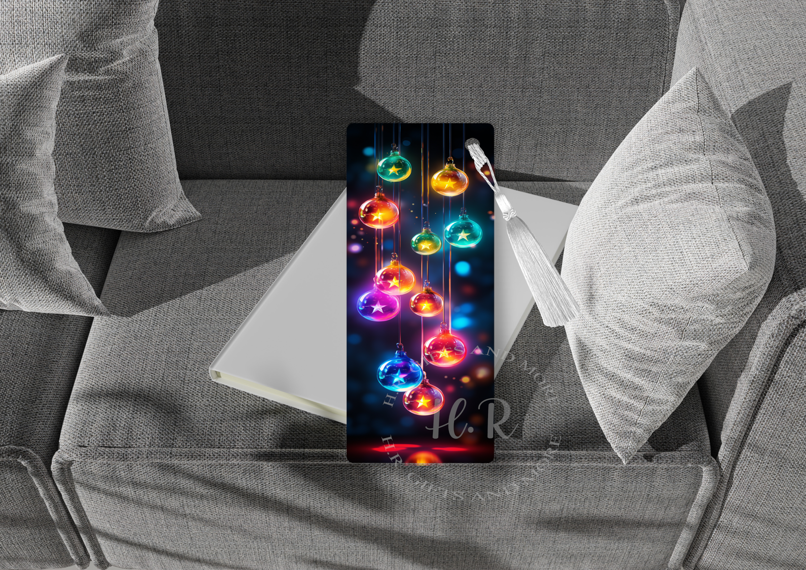 HR61-14 Christmas Baubles Bookmark